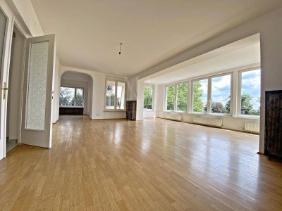 SCHÖNES EINFAMILIENHAUS MIT POOL, TOLLER BLICK, GARAGE &amp; GARTEN