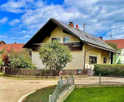 Einfamilienhaus mit Einliegerwohnung, PV-Anlage und 3 Garagen, provisionsfrei in Mindelzell