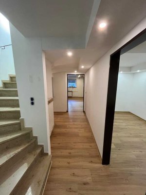 Erstbezug nach Kernsanierung – Modernes Reihenmittelhaus in zentraler Lage von Frankfurt (Gallus)