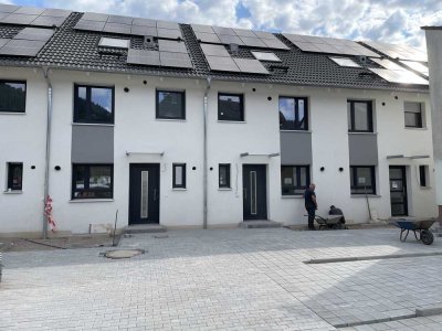 Modernes Neubau-Reihenmittelhaus in zentraler Lage