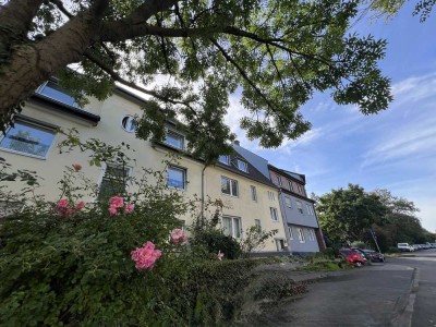 RUHIG, GRÜN & IDYLLISCH GELEGEN: SEHR SCHÖNE TEILMÖBLIERTE 2-ZIMMER WOHNUNG MIT WOHNKÜCHE