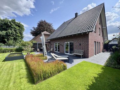 • Stilvolles Einfamilienhaus mit PV-Anlage, Sauna & Gartenarchitektur in ruhiger Sackgassenlage...