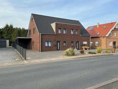 Wunderschöne hochwertige Doppelhaushälfte mit Carport - Zentrumsnah in Lindern (Oldb.)
