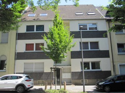 Erstbezug nach Toprenovierung !  2,5 Zi. im EG., 62 m²  Wfl., + Balkon + Garten, Luxus Bad.