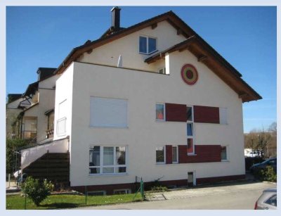 Schöne 3 Zimmer Wohnung mit Garten und Hobbyraum