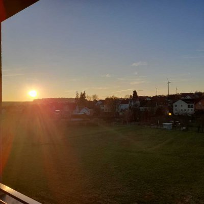 Stilvolle, neuwertige Penthouse Wohnung mit Aufzug - Möbliert