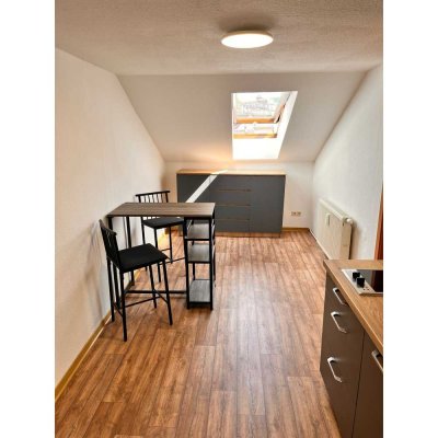 Möblierte schöne Dachgeschosswohnung in guter Lage