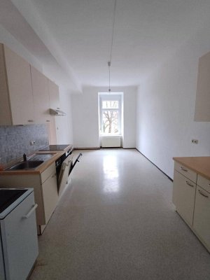 84 m² - Altbauwohnung um € 694,00 - 2 Zimmer Wohnung mit Wohnküche - großzügige, helle Räume - Möglichkeit auf Parkplatz im Innenhof