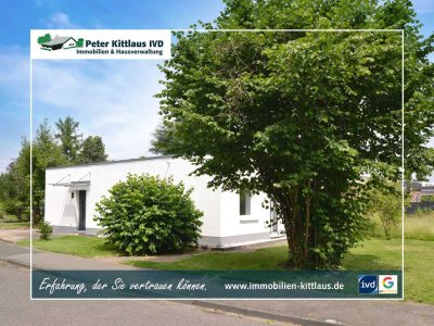 **Köln-Heimersdorf: Schickes Reiheneckhaus, frisch modernisiert
2 Zimmer, Garten und Stellplatz**