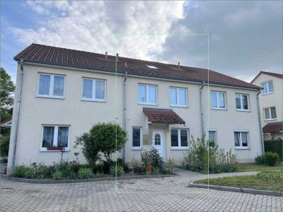 Charmantes Reihenmittelhaus mit Garten und Kfz-Stellplatz
- leerstehend