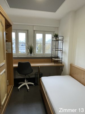 möbliertes WG-Zimmer mit privatem Badezimmer