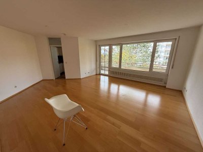 Gepflegte 2-Zimmer-Wohnung mit Westbalkon und Einbauküche in guter Lage