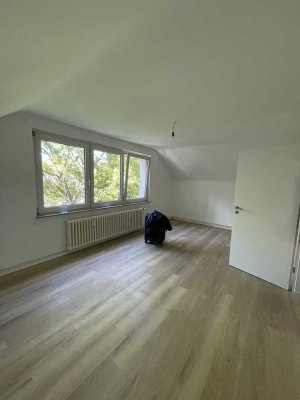 Renovierte 2 Zimmer-Wohnung in Mülheim Speldorf / Saarn