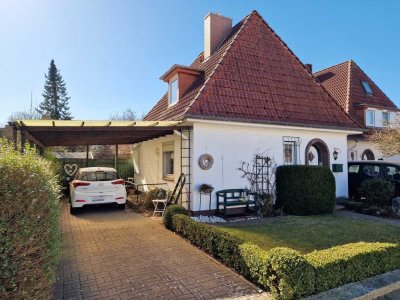 kleines, charmantes Wohnhaus in zentraler Lage mit schönem Grundstück