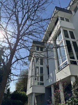 HENNEF, tolle Eigentumswohnung im Reihenhausstil, 2-3 Zi. mit ca. 83 m² Wfl, West-Terrasse +TG-Platz