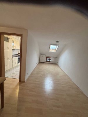 Charmante 2,5-Zimmer Dachgeschosswohnung in Feldkirchen-Westerham
