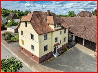 Wer das Besondere sucht, wird hier fündig: Ehemaliges Bauernhaus mit Scheune und Stallungen!