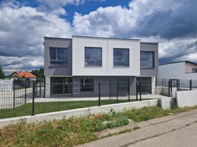 MODERN, MASSIV &amp; HOCHWERTIG WOHNEN IM HÜGELLAND DES SCHMIDATALES MIT BESTER INFRASTRUKTUR UND VERKEHRSANBINDUNG