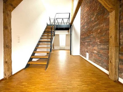 Schöne 3-Zimmer-Altbauwohnung mit Galerie, Balkon und Küche im Martinsviertel von Darmstadt!