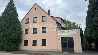 Kleines Wohn- und Geschäftshaus mit Garten und Stellplätzen bei Chemnitz