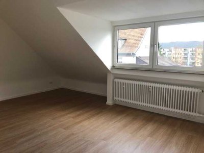 TOPLAGE in Zollstock am Südfriedhof, helle 1-Zimmer-Dachgeschosswohnung