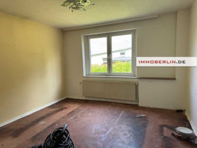 IMMOBERLIN.DE - Doppelhaushälfte mit Sonnengarten, Garage & Sanierungspotential