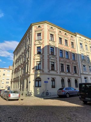 4-Raum-Wohnung mit Balkon und Tageslicht-Bad sucht!