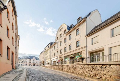 Wohnen im Herzen der Stadt! Geräumige 2-Raum-Wohnung im DG mit Stellplatz und EBK ab 16...