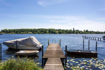 Wohnen am Wasser – 
Stilvolle Altbauwohnung mit Bootsanleger, Balkon & Wintergarten