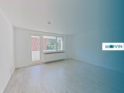 FRISCH RENOVIERT: Helle 2-Zimmer-Wohnung mit großem BALKON und modernem Wannenbad