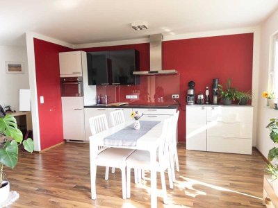 Schöne 2-ZKB mit Einbauküche, Balkon und Stellplatz in der Tiefgarage