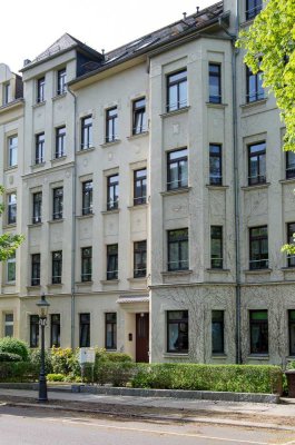 Wohnung mit Südbalkon und großer Küche - neues Bad und neue Böden