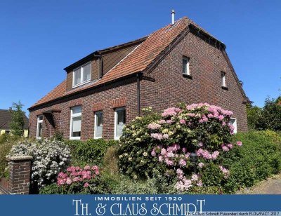 Sanierungsbedürftiges Ein-/Zweifamilienhaus mit viel Potenzial in ruhiger Lage von Zetel