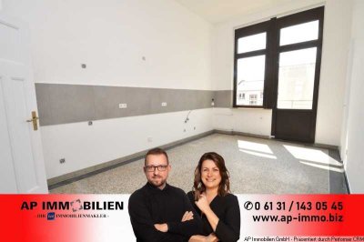 ALTSTADT - Erstbezug nach Renovierung, 3 Zimmer, Küche, Bad, Balkon, Altbau, WG geeignet!