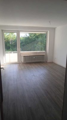 Gemütliche 3-Zimmer-Wohnung mit Balkon im Hochparterre in Rosengarten-Eckel