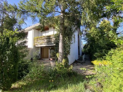 SANIERUNGSBEDÜRFIGES 5-ZI-REIHENENDHAUS MIT OFFENEM KAMIN UND GARAGE IN RUHIGER LAGE IN HEROLDSBERG