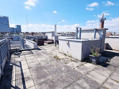 VIKTORGASSE, FERNBLICK, 84 m2 Dachgeschoß mit 30 m2 Terrasse, 2 Zimmer, Wohnküche, 2 Bäder, Parketten, U1-Nähe