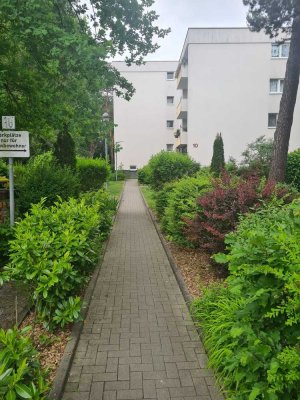 Exklusive, sanierte 4-Raum-Wohnung mit Balkon und Einbauküche in Obertshausen