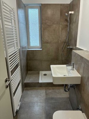 ***Erstbezug - 3,5 Zimmer - Vollständig saniert - zentral, ruhig, hell****