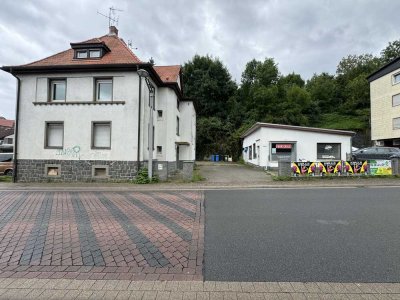 Freistehendes 3 Familienhaus mit Gewerbeeinheit und Ausbaupotenzial