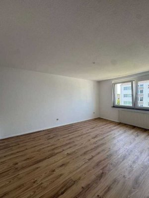 Frisch Renovierte 2-Zimmer Wohnung mit Stellplatz zu vermieten