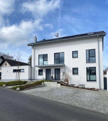Freundliche und moderne 3-Raum-Wohnung mit gehobener Innenausstattung und Balkon in Königswinter