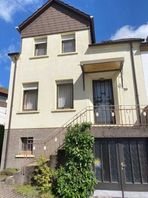 Gemütliches Einfamilienhaus mit Wintergarten, Terassen und Garten in ruhiger Lage: von Privat !