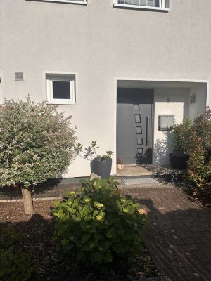 Geräumiges und gepflegtes Reihenmittelhaus mit Garten, Keller und Einbauküche in Rethen