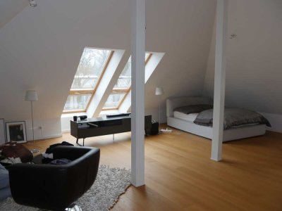 Wunderschöne 4-Zimmer-Wohnung mit lichtdurchflutetem Dachstudio nahe Waitzstraße