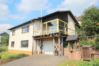 Rückzugsort im Grünen: Zweifamilienhaus für Genießer