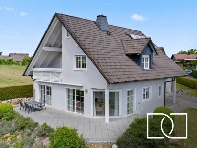 Fernblick & Luxus pur! Hochwertiges Anwesen mit ELW, tollem Garten und Traumterrasse nahe Bayreuth