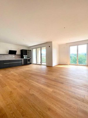 Qualität trifft Lage, moderne 3 Zimmer Whg mit EBK, Gäste WC und Balkon im Herzen von Wiesbaden