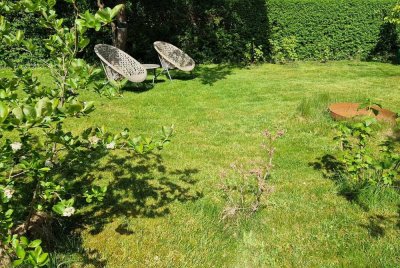 LEBEN IM GRÜNEN: sanierter Bungalow mit Keller und liebevollem Garten im Herzen von Hohen Neuendorf!