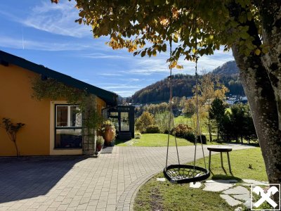 Wohnhaus mit traumhaftem Wintergarten und Weitblick